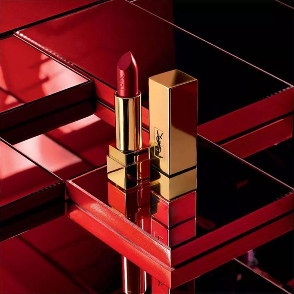 Son YSL ROUGE PUR COUTURE